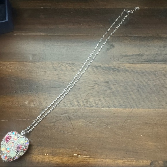 Beautiful heart shaped pendant with chain. - Picture 6 of 7